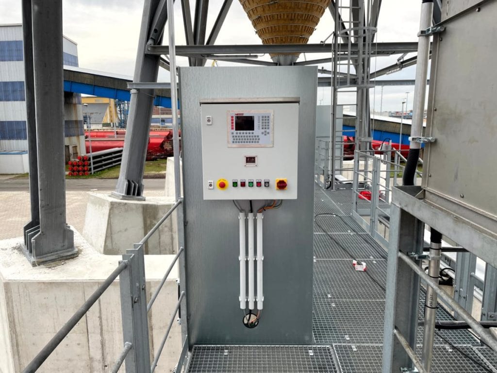 Zelfbedieningsterminals voor het bedienen van de continu-weegschaal op de zoutsilo