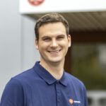 ESSMANN filiaalmanager Markus Wehebrink voor het Essmann uithangbord