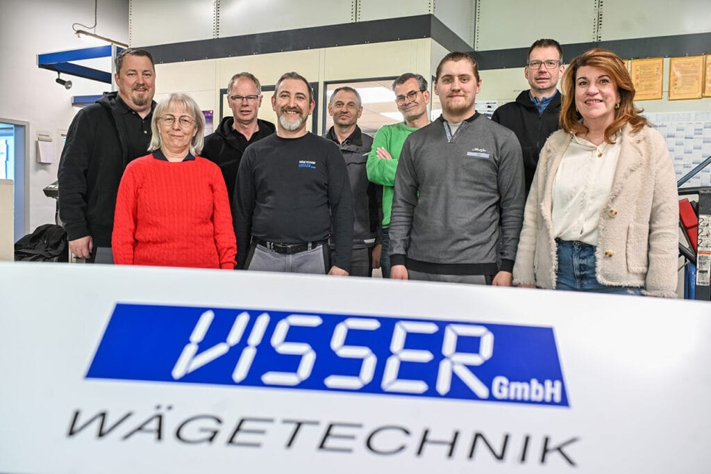 Group photo of the team at Visser Wägetechnik, photo: Norbert Prümen