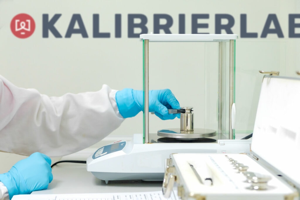 Calibration laboratory Technician in the calibration laboratory with scales (symbolic image)